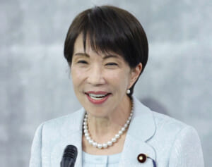 「天皇陛下より拍手が大きかった」日本維新の会の元参院議員　昭和100年記念式典の“高市首相アゲ”投稿に「失礼すぎます」と疑問続出…本人は「アイロニー」と反論