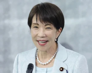 「天皇陛下より拍手が大きかった」日本維新の会の元参院議員　昭和100年記念式典の“高市首相アゲ”投稿に「失礼すぎます」と疑問続出…本人は「アイロニー」と反論