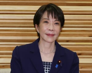 「軍事問題の権威だってウソ書いたの」高市首相　経歴への疑惑再燃するなか…34年前の“告白”が波紋