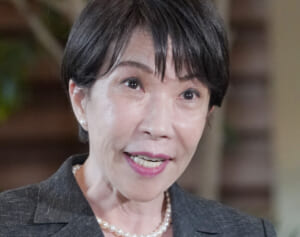《高市首相を「嘘の経歴でテレビにまで出れる人」と批判》芥川賞作家「所詮は絵空事」世間の総理大臣への期待に“冷や水”投稿