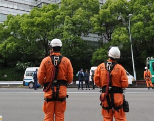 「どうやって脱出したのか…」東京入管で収容中のトルコ人男性が逃走→飛び降り…警察・消防が出動した“緊迫の現場”