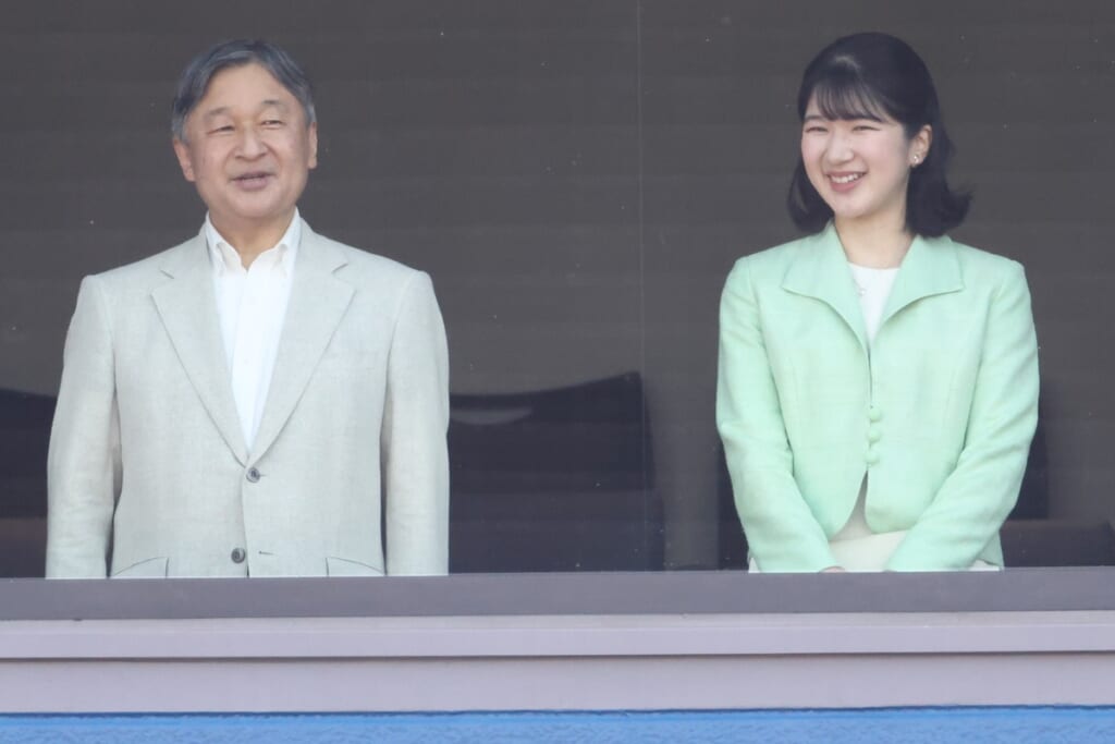 「“人格否定発言”に匹敵」と指摘の識者も…皇族数確保が話題、天皇陛下が表明された“ご懸念”の「異例ぶり」