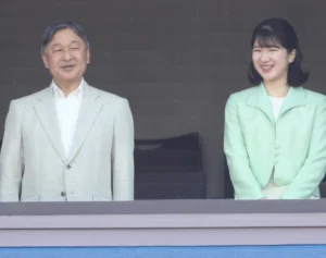 愛子さま　雅子さまからは「思い出の服」を借りられ…欧州ご訪問中の天皇陛下から届いた「助言メール」