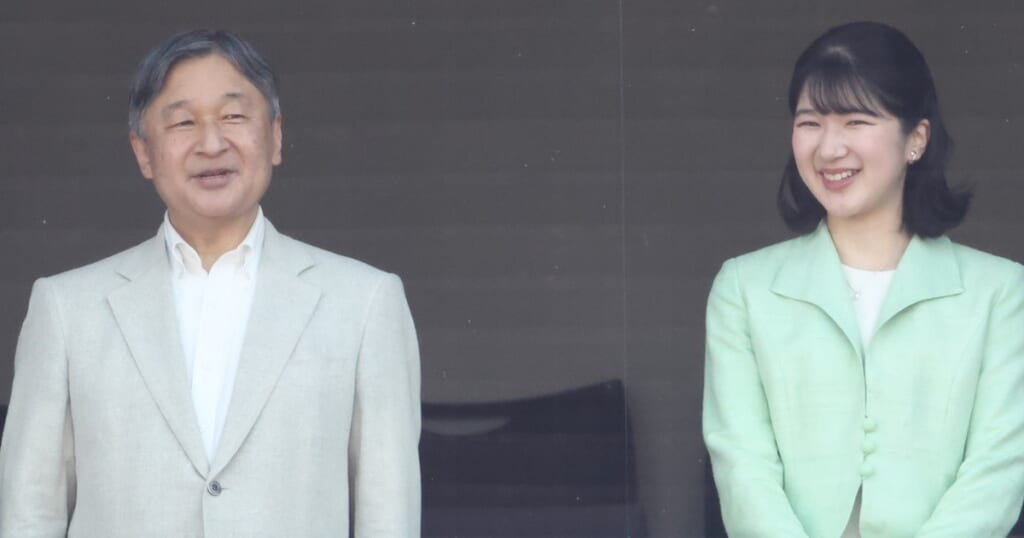 画像・写真2枚目】《元宮内庁職員も「珍しいケース」》天皇陛下＆愛子