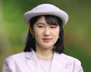 《年齢が近い男系男子を》愛子さま「養子は15歳以上」案にすける保守派の“露骨すぎる政略婚願望”
