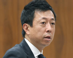 「やる気があるんでしょうか？」自民・井出議員　国会傍聴中に足組みスマホ、大あくびの態度に指摘殺到…本人は「態度悪かった」と謝罪