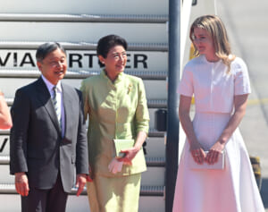 《銃を持つ姿が国民から支持を受けて》両陛下も交流された愛子さまの同世代王女たちが次期女王に、軍事訓練の“過酷な義務”も
