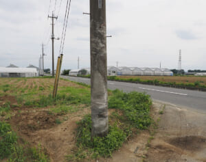 群馬・高崎28歳女性刺殺　知人男性は30キロ先で事故死…被害者の車で逃走した謎、現場に残る「血痕と足跡」