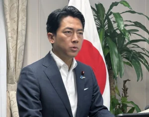 「壊滅的センス」小泉進次郎氏　インドネシア大統領への贈答品が波紋…野党から批判続出のなか浮上した“選定の背景”