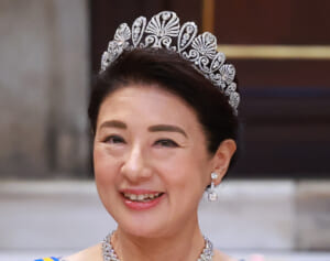 《パワフルなまでにゴージャス》雅子さま　オランダ国王夫妻主催の晩餐会での「鮮やかブルーと金ドレス」に絶賛
