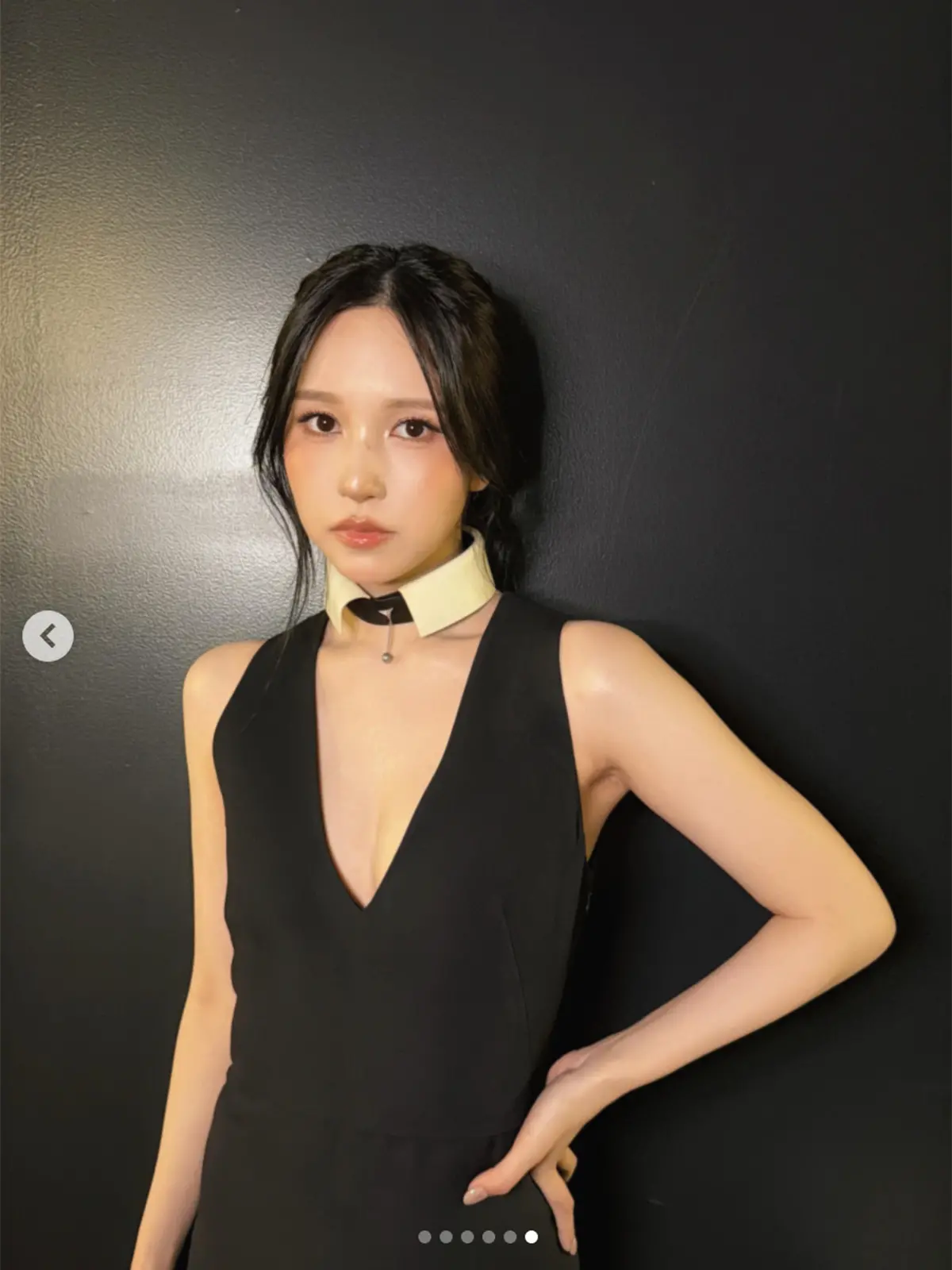 画像・写真4枚目】《“大胆”ドレスの胸がはだけて…》TWICE・ミナ 大型