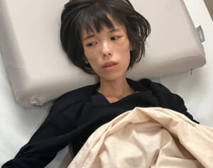 《独自》「抱きしめたら骨ばっていて」16歳少女が違法勾留と自白強要で体重20キロとなって“餓死”…母が訴える取り調べでの「セクハラ発言」