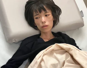 《独自》「抱きしめたら骨ばっていて」16歳少女が違法勾留と自白強要で体重20キロとなって“餓死”…母が訴える取り調べでの「セクハラ発言」