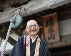 「しくじっていいと言われていた」パリでグルメ記者だった伊東妙通さん　鳥取県の寺の住職に転身した“意外な理由”