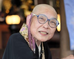 《「鬼のような嫁」と陰口も》グルメ記者から尼僧に転身した伊藤妙通さん　荒れ寺再建に秘めた“家族への思い”