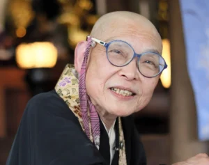 《「鬼のような嫁」と陰口も》グルメ記者から尼僧に転身した伊東妙通さん　荒れ寺再建に秘めた“家族への思い”