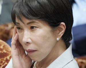 「これ笑うとこですか？」参政党議員　質疑中の高市氏の態度を怒りの追及…特定政党排除の国民会議は「民主主義としてありえない」と厳しく批判