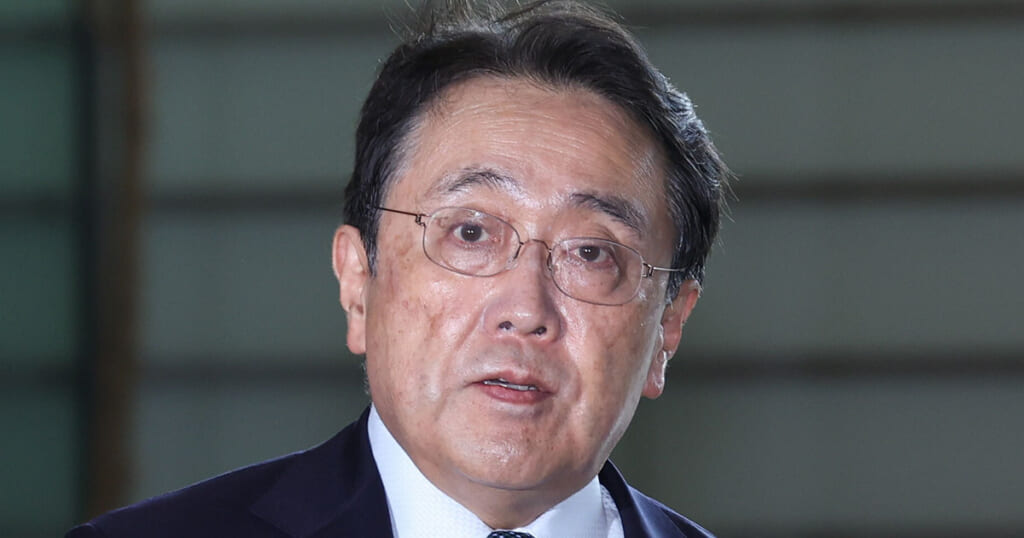 「サイズがあってない」赤沢経産大臣　私物の革ジャンをドン小西氏が酷評！“ワイルド激変” が話題も一刀両断