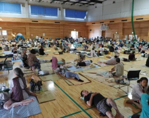 【熊本地震】避難所は“エアコン故障”に“電波難”…酷暑35度で「今日も寝られない」被災者悲痛
