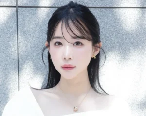 「モラル、、、」「常識疑う」人気女性タレント　飲食店での赤裸々“性的トーク”に批判続出