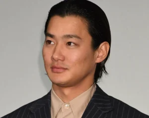 「顔の系統が一緒すぎ」野村周平　熱愛報道の26歳世界的モデルの“見た目”にネット騒然…溢れていた“愛の痕跡”