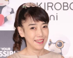 「政治家は国民から税金を徴収べきではない」超有名芸人の社長妻　皇室典範改正、政府に怒りの連続投稿
