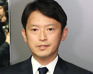「人殺し」と叫ぶ場面も…レコード会社から厳重注意の人気女性シンガー　斎藤知事へのデモで「語ったコト」