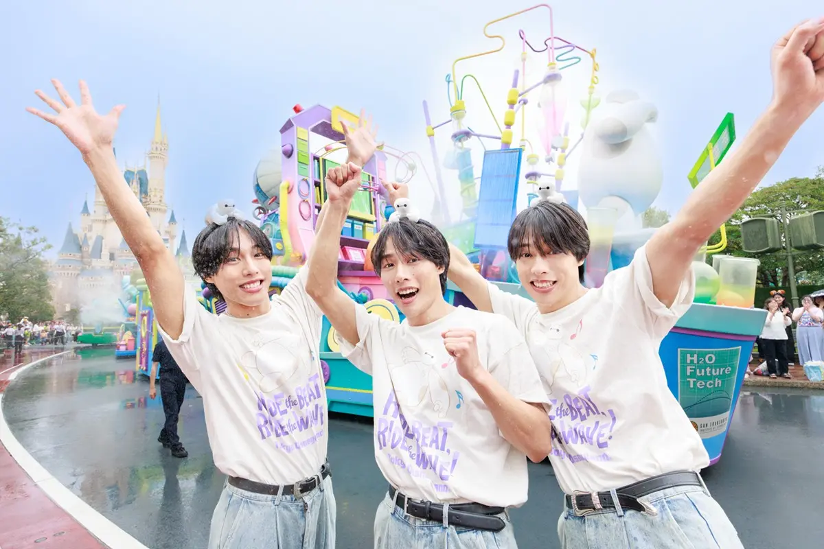 佐藤三兄弟が行ってきた☆真夏のびしょ濡れディズニー！ 3人で声を