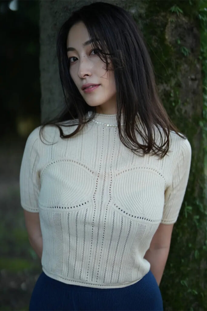 《1年ぶりに再始動》消えた伝説のグラドル　未婚で出産、離島移住、「子供の父親」告白…逆境でも貫いた“母の覚悟”