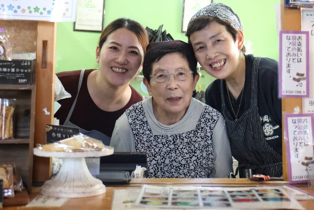 夏の売りは“ひんやり”あずきかき氷 女性三代で営む甘味処の看板娘90歳