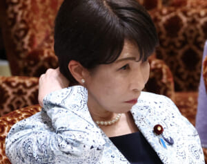 「幼稚なヨイショ」炎上する高市首相の“半端ない多忙アピール”に助け舟出した「女性副大臣」にあがる疑問の声