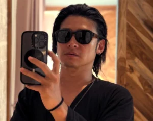 《両腕にびっしりタトゥー》消えたイケメン俳優が佐藤二朗へ“エール”　離婚×2→芸能界批判→逮捕→格闘家転身…紆余曲折の末の“新境地”