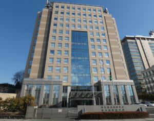 「恫喝された」「怒鳴られて警察を呼ばれた」コンビニオーナー夫婦がトイレ利用客を脅した疑いで逮捕…事件前から囁かれていた店の“悪評”