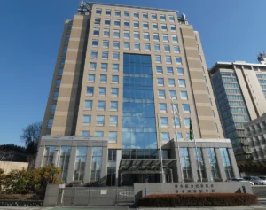 「恫喝された」「怒鳴られて警察を呼ばれた」コンビニオーナー夫婦がトイレ利用客を脅した疑いで逮捕…事件前から囁かれていた店の“悪評”