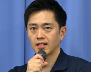 「差し出す気はございません」吉村知事の「政治家に向いている人」実名告白にファン反発