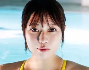 「別人すぎて分からなかった」薬物所持容疑で逮捕の“元競泳選手”セクシー女優　腕や肩にはタトゥーも…事件前に見せていた“人相の変化”に広がる衝撃