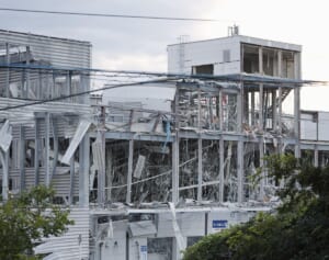 【イオンモール爆発事故】犠牲従業員への「補償」はどうなる？再入館を認めた企業に問われる「安全配慮義務」を弁護士が解説