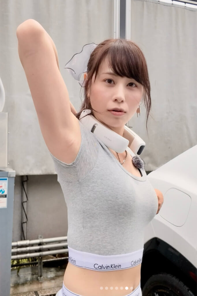 「なんでセクシー要素ぶち込んでくるかなぁ」「下着と思う人が居るんですね」人気女性YouTuber　洗車時の“際どい”服装に賛否