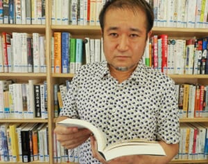 哲学者・東浩紀が提言「ボケていられる日常こそ尊い」谷崎潤一郎に学ぶ戦争への抗い方