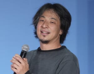 《「騙し討ち」と妻は不満…》ひろゆき　新党船出で露呈した“家庭内合意”の壁…泉房穂氏が「家族の同意がいちばん大切」と伝えたワケ