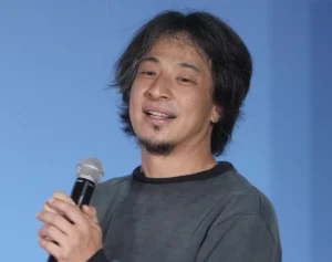 《「騙し討ち」と妻は不満…》ひろゆき　新党船出で露呈した“家庭内合意”の壁…泉房穂氏が「家族の同意がいちばん大切」と伝えたワケ