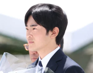 《さまざまなご表情を》悠仁さま　原爆死没者慰霊碑への供花・拝礼の後に広島市民とご交流…78歳女性に明かした”青春の味”
