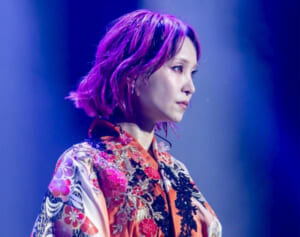 「セクシー過ぎです」紅白出場シンガー（39）“デコルテ全開＆生脚スケスケ“投稿にネット騒然…過去に語っていた「アニソン歌手」扱いへの葛藤