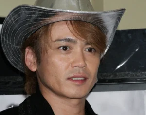 《旧ジャニ退所から約31年》56歳“国民的アイドル”「干された」の噂も…ハワイ移住→パチンコ店イベント参加の現在地