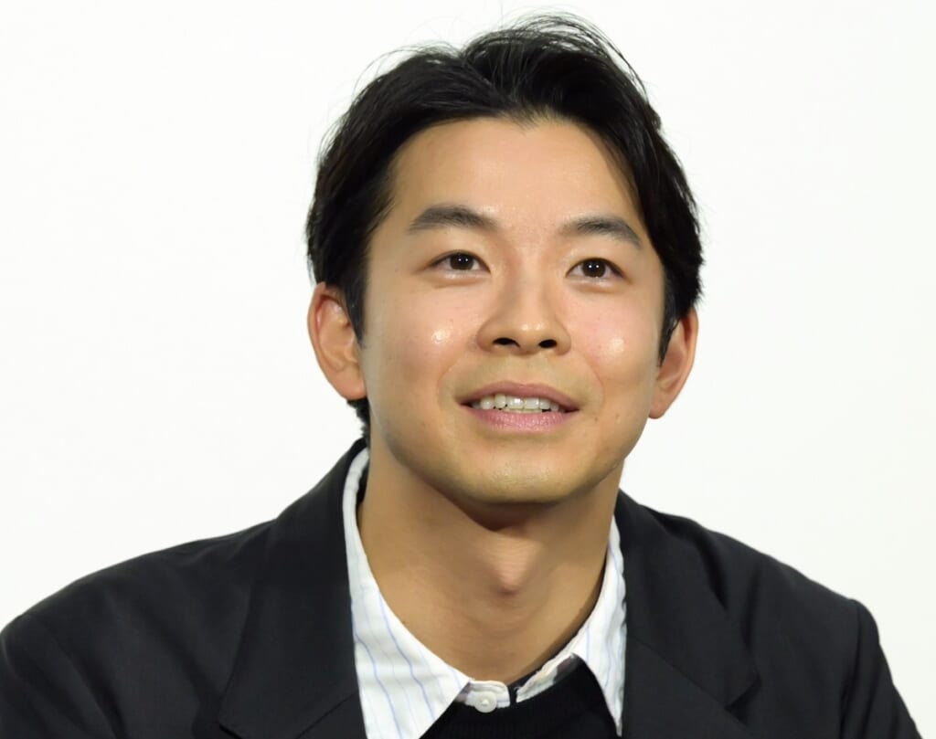 【独自】仲野太賀　河合優実似の新恋人と熱愛！目撃した手つなぎ、密着の「フジロックデート」