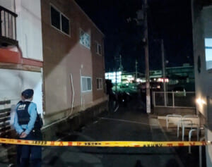大阪の警官発砲の死亡事件にSNSで「テーザー銃導入を」の声…元国家公安委員長が明かす「ネック」と「利点」