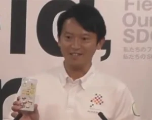 兵庫県・斎藤知事　会見で「ちいかわシール」チラ見せに記者がブチ切れ「そうやって挑発しているわけですね」