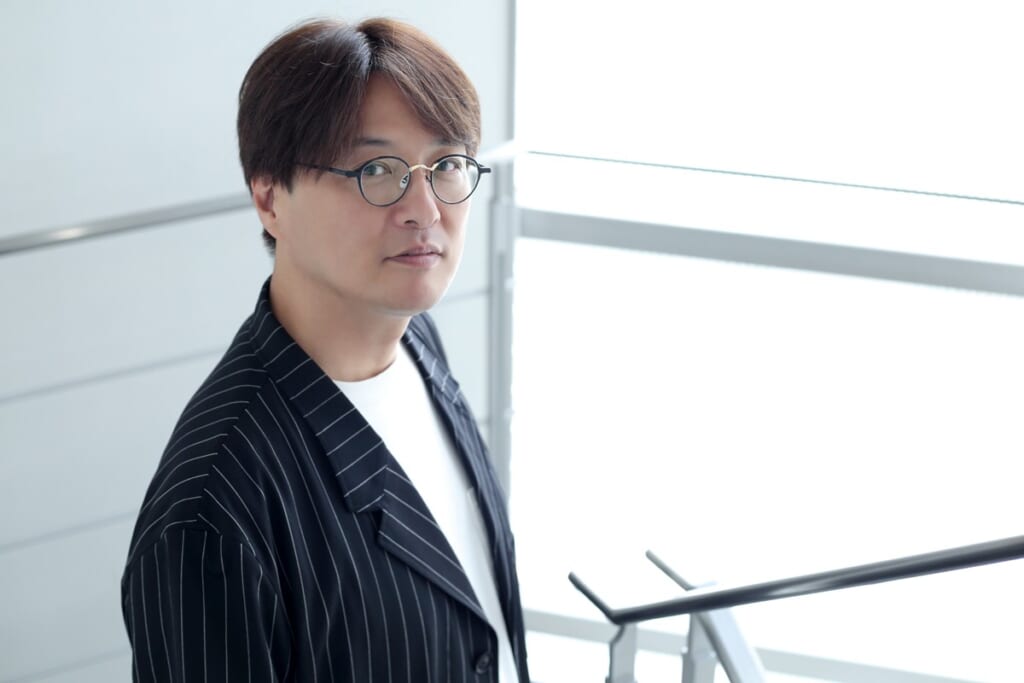 「お告げやなって…」純烈リーダー・酒井一圭 “売れない俳優”が歌手転身を決断した「転機の大ケガ」