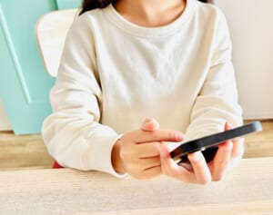 「元カノは撮らせてくれた」対抗心を煽って性的画像を得て脅迫を…激増するセクストーションとは？