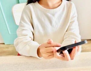 「元カノは撮らせてくれた」対抗心を煽って性的画像を得て脅迫を…激増するセクストーションとは？
